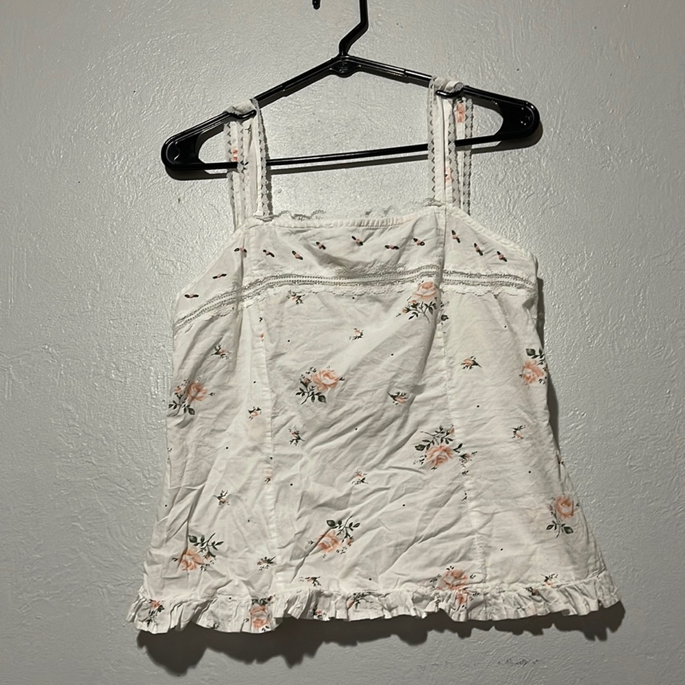 soft surroundings, white with flowers, size small